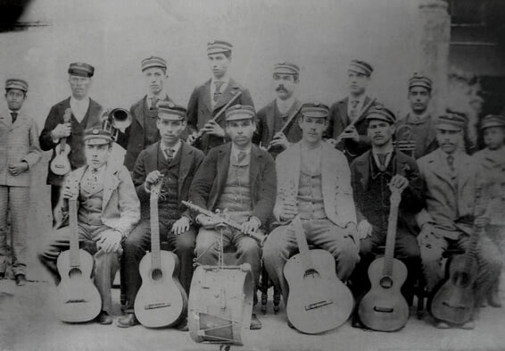 Solidó Alhandrense Group, Alhandra, 1898. On the cavaquinho, João Vicente Peniche (Source: Inocêncio Casquinha).