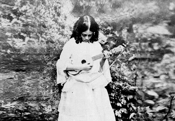 Lorina Liddell by Lewis Carroll, 1858, the oldest photograph of a machete.